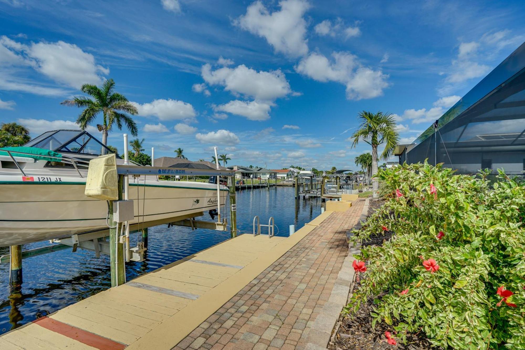 Beachy Cape Coral Home - Swim, Fish, Boat! 외부 사진